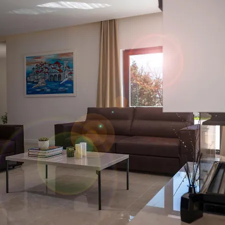 Peleo Villa